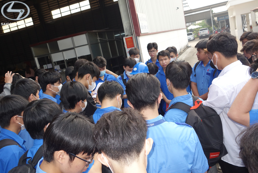 Sinh viên khoa cơ khí trường CN4 tham quan nhà xưởng SGM