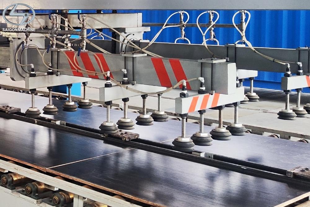 Robot công nghiệp trải sàn gỗ tự động